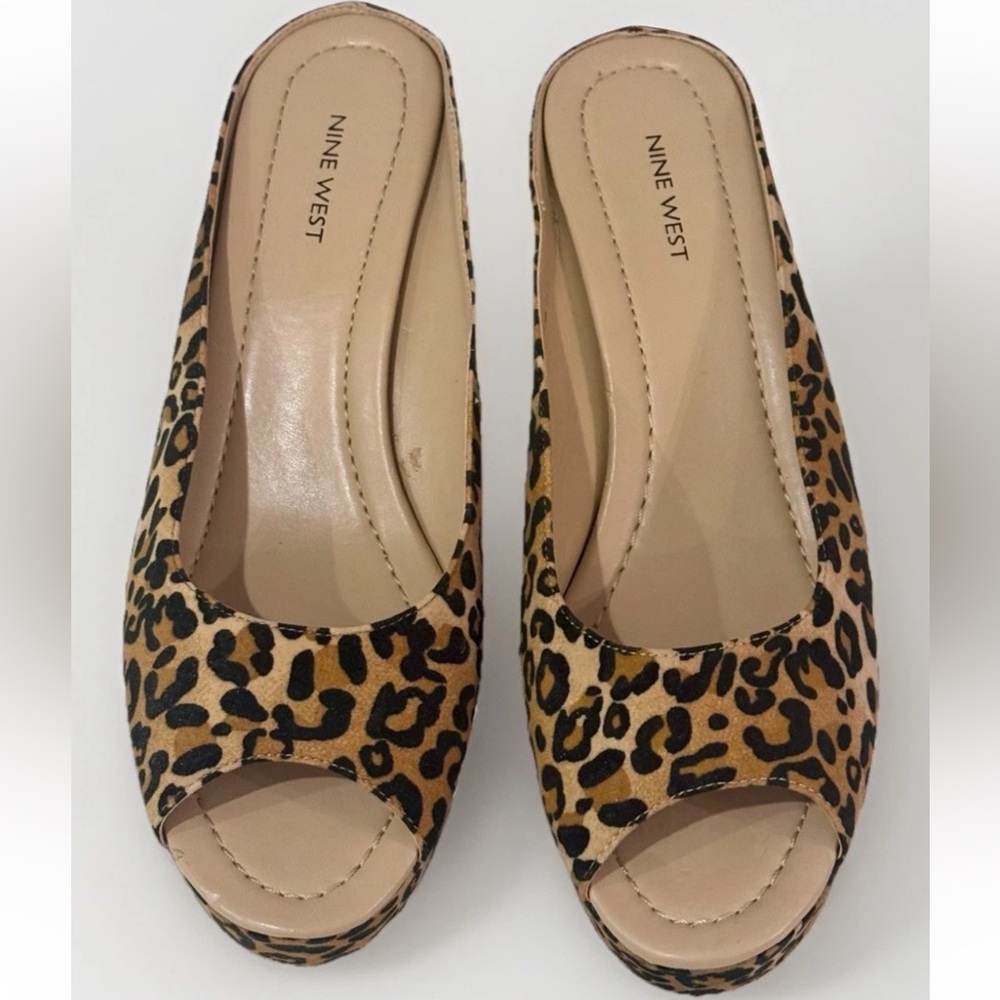 🐆NINE WEST🐆 LEOPARD FABRIC VTG PLATFORM PEEP-TOE WEDGE SLIDE ON SEXY SANDAL